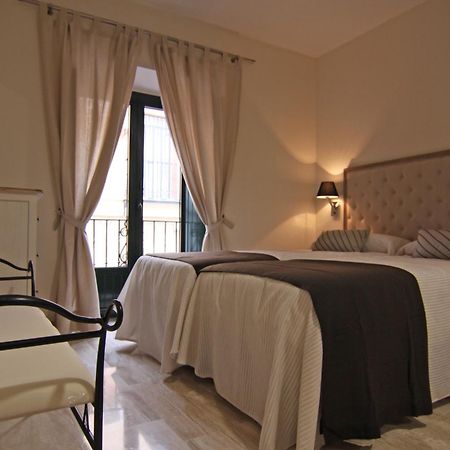 Apartamentos Living Sevilla Centro Maestranza Bagian luar foto