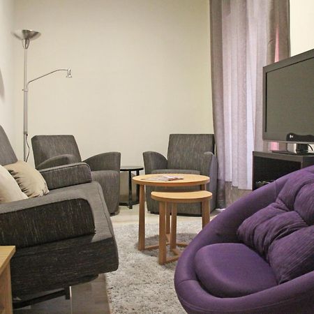 Apartamentos Living Sevilla Centro Maestranza Bagian luar foto