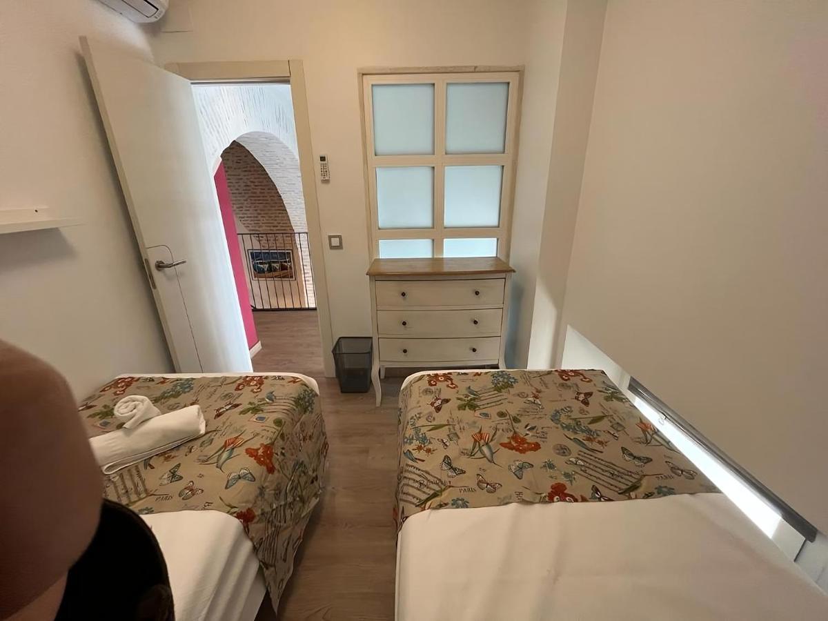 Apartamentos Living Sevilla Centro Maestranza Bagian luar foto