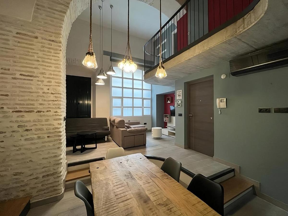 Apartamentos Living Sevilla Centro Maestranza Bagian luar foto