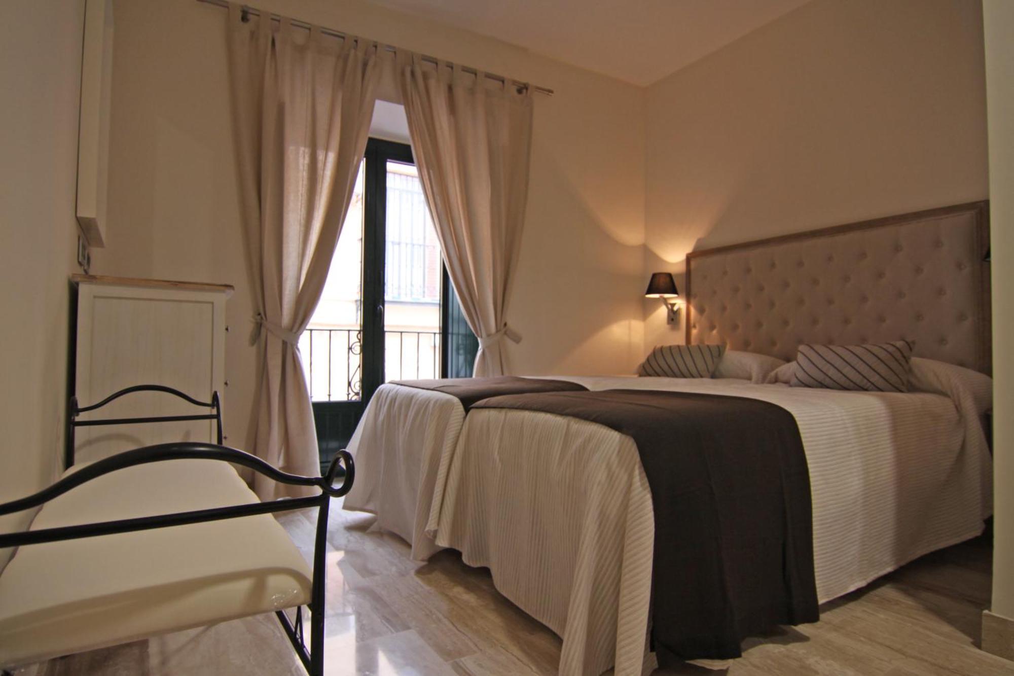 Apartamentos Living Sevilla Centro Maestranza Bagian luar foto