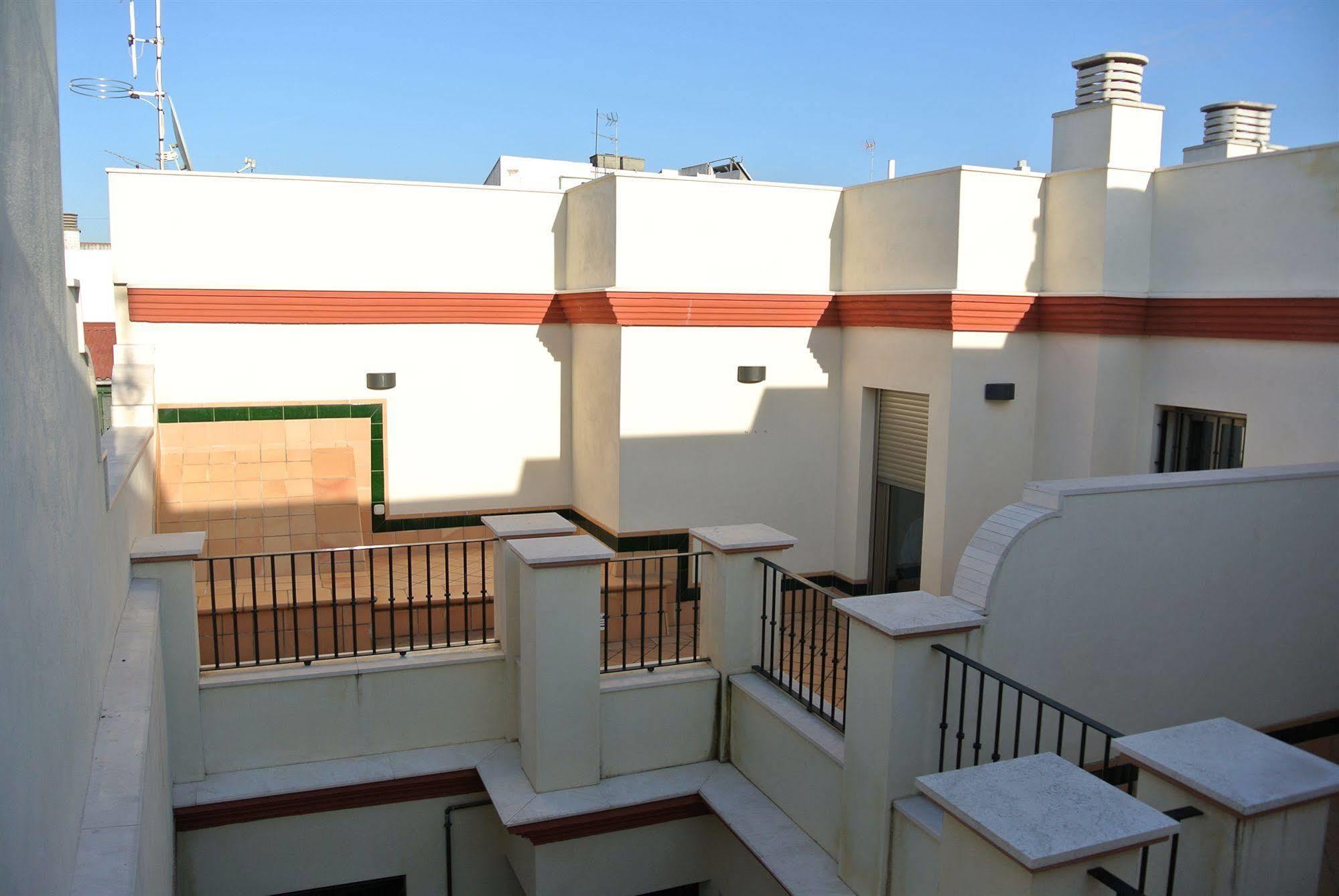Apartamentos Living Sevilla Centro Maestranza Bagian luar foto